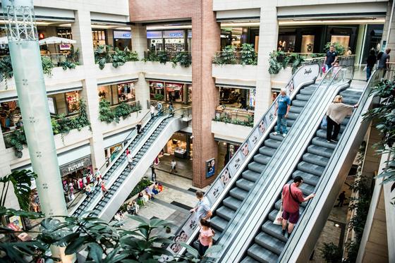 Elérkezett az idő, hogy a Westend szökőkútja átadja helyét a megújulásnak. Az ikonikus vízsugár, amely évek óta a város szívében tündökölt, most búcsúzik, hogy új lehetőségeket nyisson meg a környék számára.