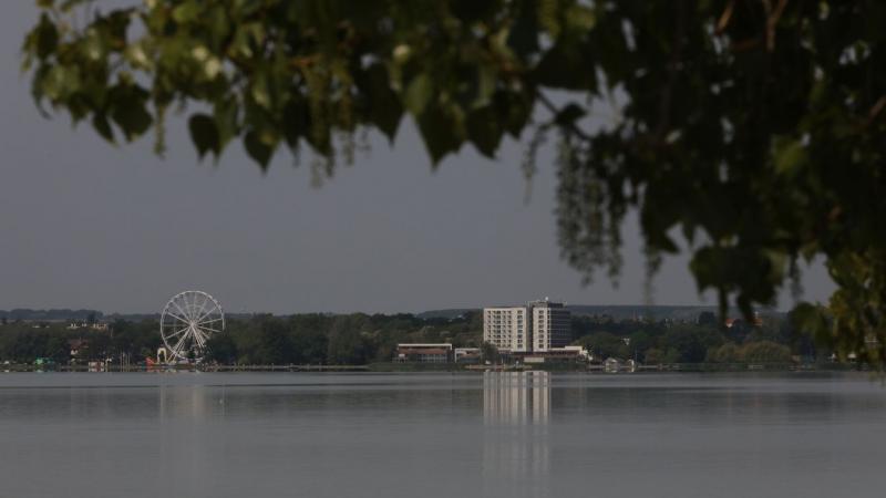 A tűzgyújtás helyett felfedezheti a Balaton csodás partját egy kellemes sétával! (videó)