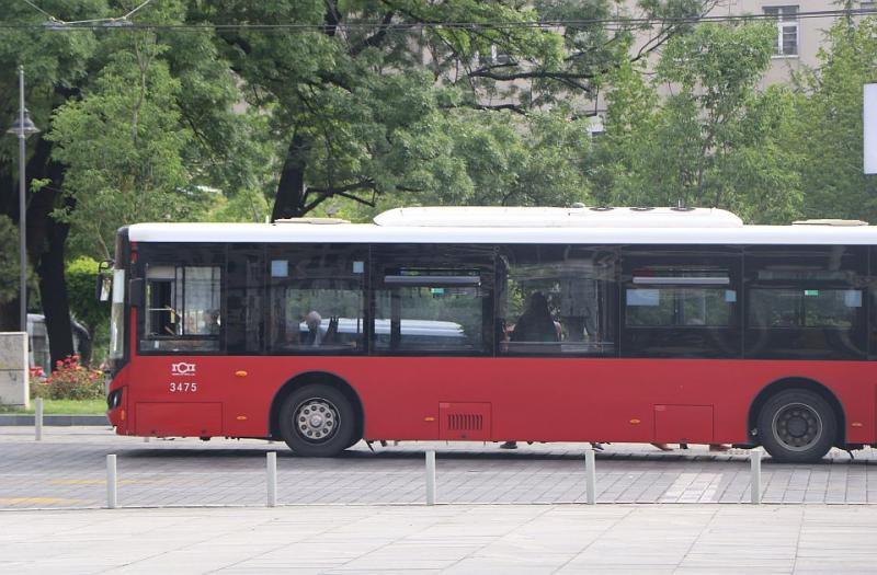 Sajnos tragikus baleset történt a városban, ahol egy busz elütött egy fiatal kislányt, aki életét vesztette. Az eset sokkolta a közösséget, és mély fájdalmat okozott a családnak és a barátoknak.