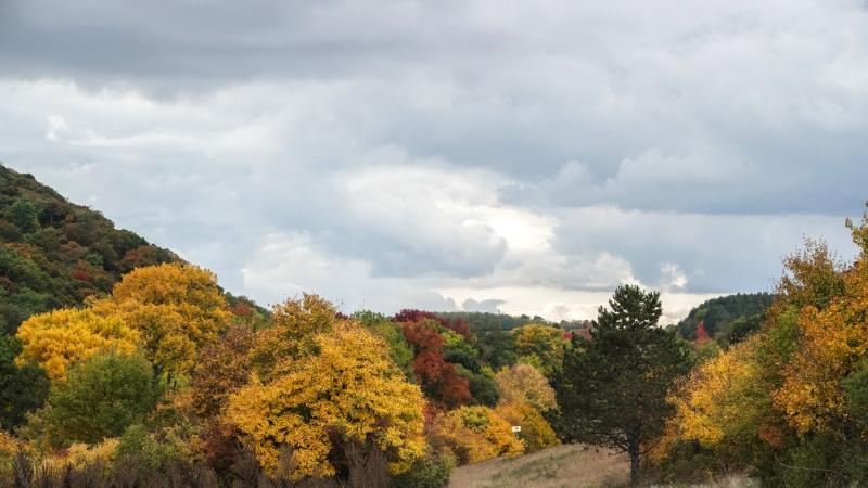 Vasárnapra megérkezik a hidegfront, amely hűvösebb levegőt hoz magával.