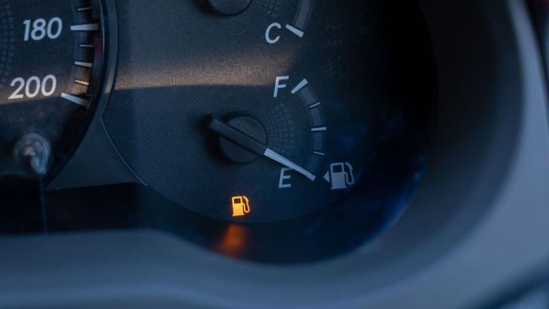 Itt van, hogyan teheted tönkre az autód, ha nem figyelsz a tankolás időpontjára.