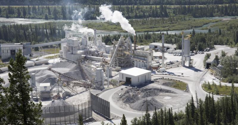 A jövő építőiparának egyik forradalmi alapanyaga lehet a hőkezelés nélküli cement, amely új perspektívákat nyithat meg a fenntartható építkezés terén.