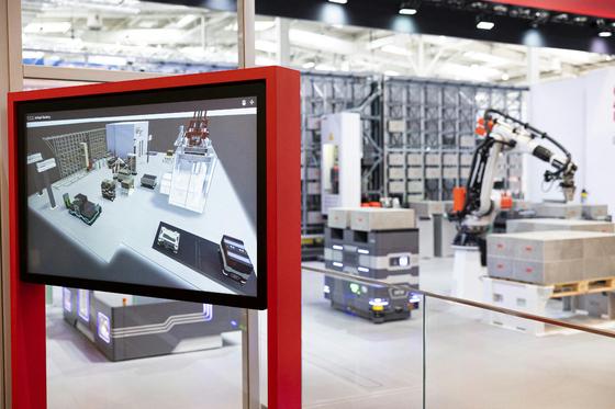 Okosabb, tisztább, zöldebb: Miként támogatja az Ipar 4.0 a fenntarthatóságot?

Az Ipar 4.0 forradalma új dimenziókat nyit meg a fenntarthatóság terén. A digitális technológiák integrálása lehetővé teszi a hatékonyabb erőforrás-gazdálkodást, csökkenti a hu