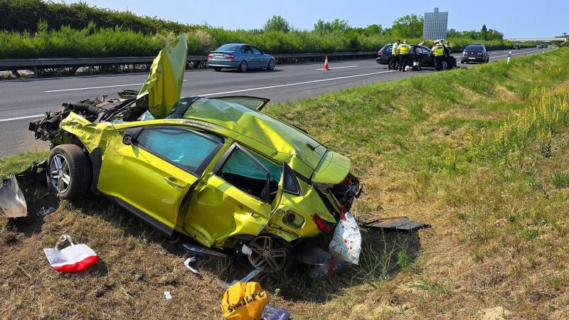 Súlyos baleset történt az M5-ös autópályán, Kecskemét közelében, ahol teljes útzár van érvényben.