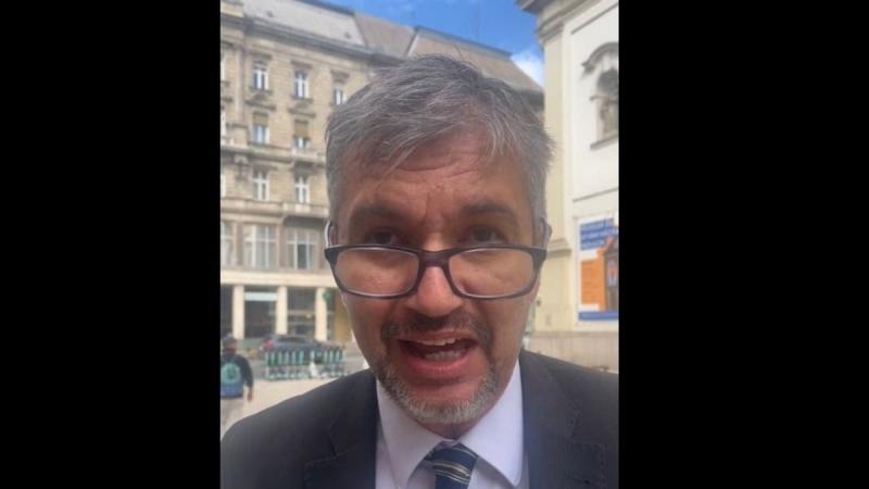 Napi szürreál: Hadházy úgy érzi, hogy a címkézések mélyen megérintik, különösen, ha egyházellenesnek titulálják. Ennek ellenére újabb demonstrációt hirdetett meg a Ferenciek téri templom elé.