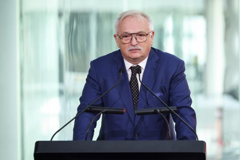 „Legalább annyit tud, hogy Szlovákia létezik” – mondta Hernádi Zsolt az amerikai elnökről, majd egyértelművé tette, hogy a MOL számára elengedhetetlen az orosz olaj.