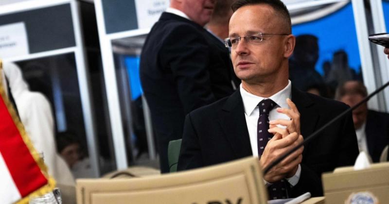 Szijjártó Péter hangsúlyozta, hogy Brüsszelben sürgős gazdaságpolitikai váltásra van szükség. Az irányváltás elengedhetetlen a régió fejlődése és stabilitása érdekében. A miniszter szerint a jelenlegi politikai környezet nem kedvez a fenntartható növekedé