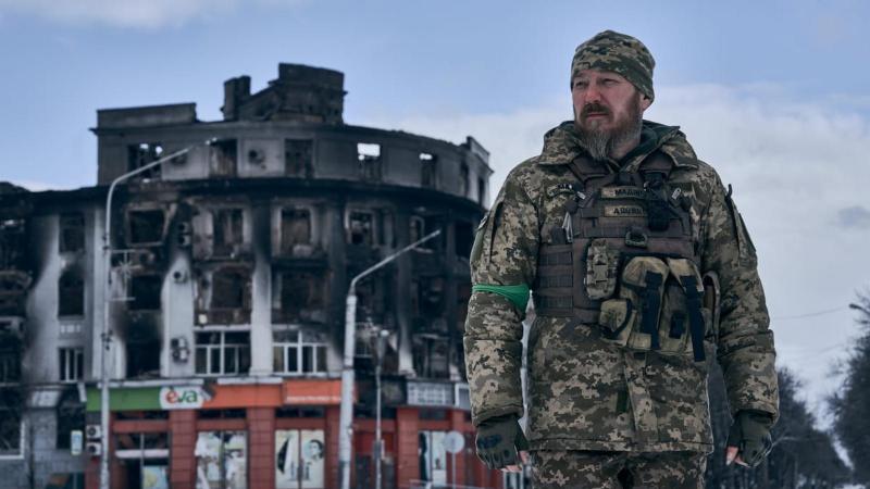 „Ruszkik, haza!” – hangoztatta Robert Brovdi, a Magyarországról kitiltott személy, az 1956-os forradalom évfordulóján, ezzel megemlékezve a történelmi eseményekre és a szabadságvágyra, amely a magyar népet akkor jellemezte.