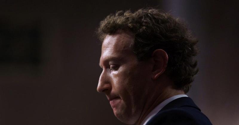 A Facebook anyavállalata szigorúbb intézkedéseket vezet be, és több száz munkatársatól válik meg.