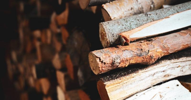 A tűzifát beszerzők most egy újfajta csalás célpontjává váltak, mivel csalók leselkednek rájuk, hogy kihasználják a helyzetüket.